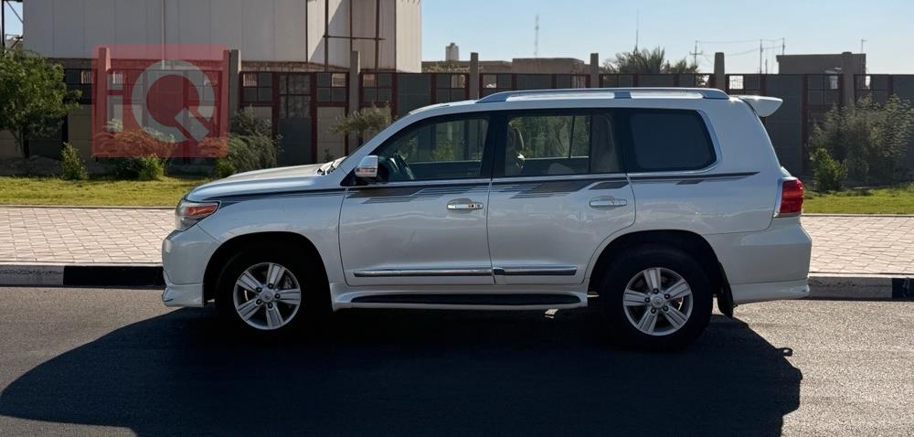 تۆیۆتا لاند کروزەر